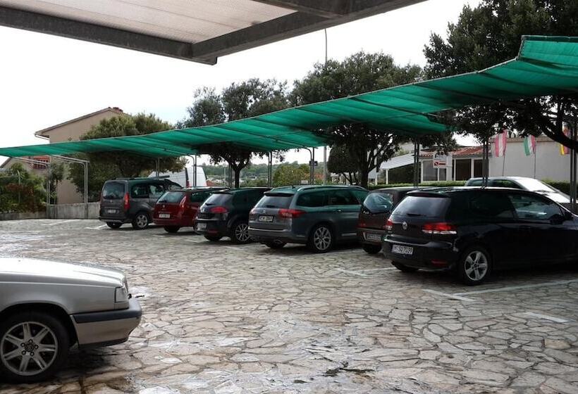 تختخواب و صبحانه Villa Ana