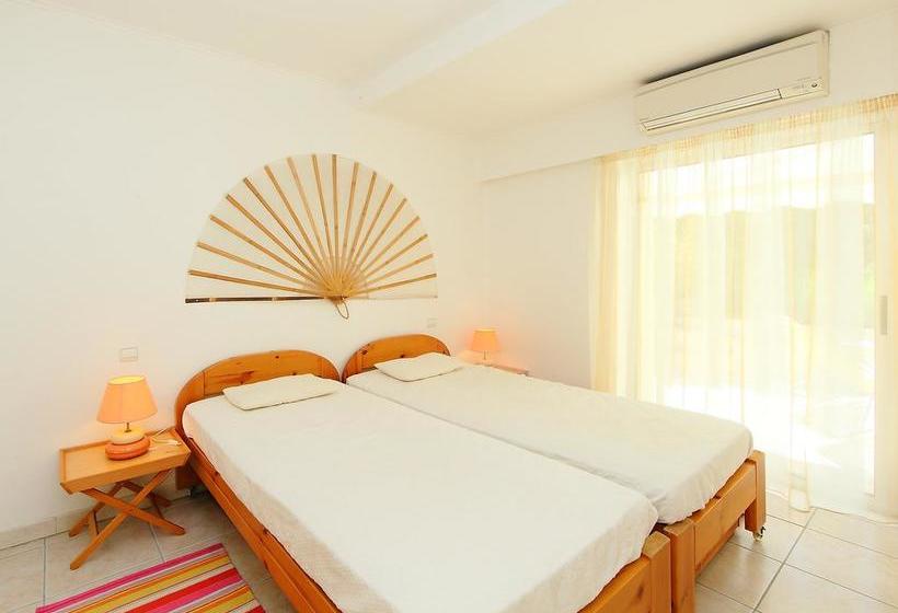 בית מלון כפרי Cannes Bay