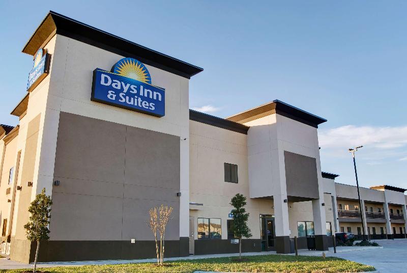 בית מלון כפרי Days Inn & Suites By Wyndham Port Arthur
