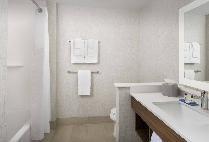 Отель Holiday Inn Express & Suites   North Brunswick, An Ihg
