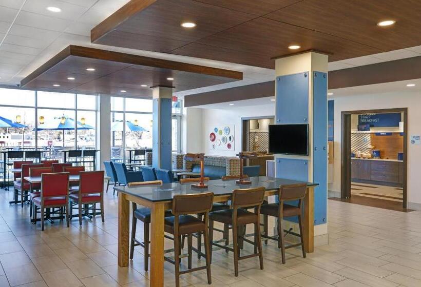 فندق Holiday Inn Express & Suites   Lenexa   Overland Park Area, An Ihg