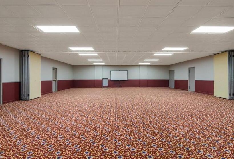 ホテル Red Roof Inn And Conference Center Chicago   N Aurora Naperville