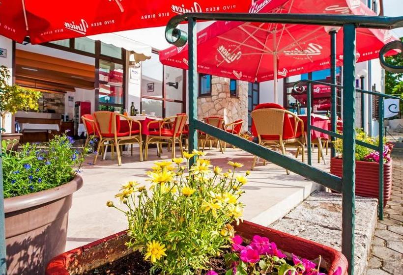 Ladonja Bbs, Family Run Bed & Breakfast