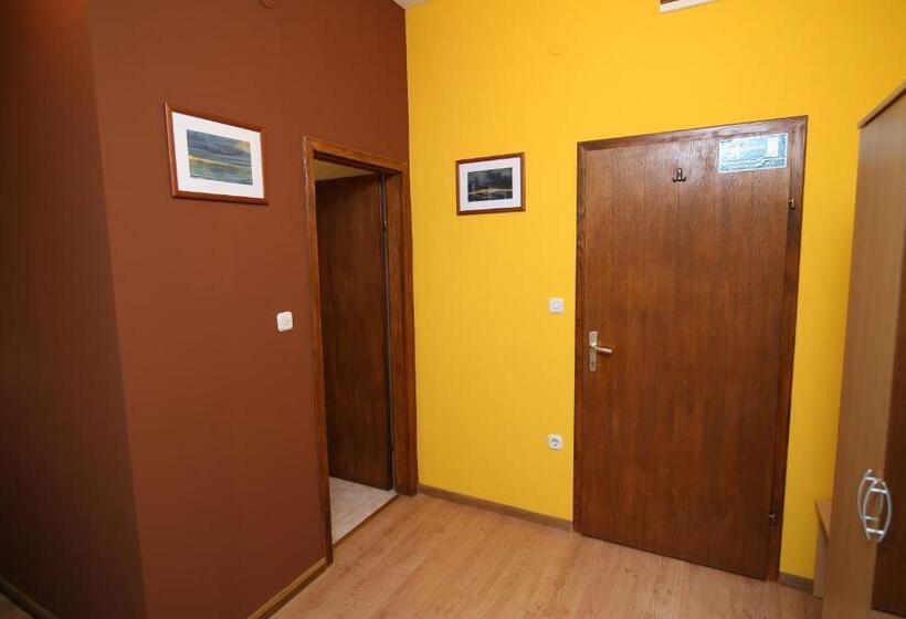 مبيت وإفطار Rooms Lišnić