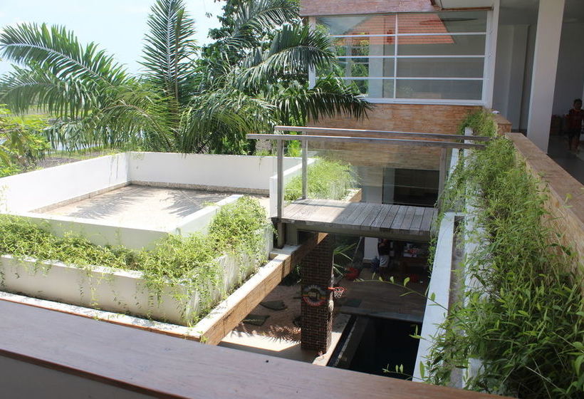 فندق فئة نجمة واحدة Kedungu Surf Camp