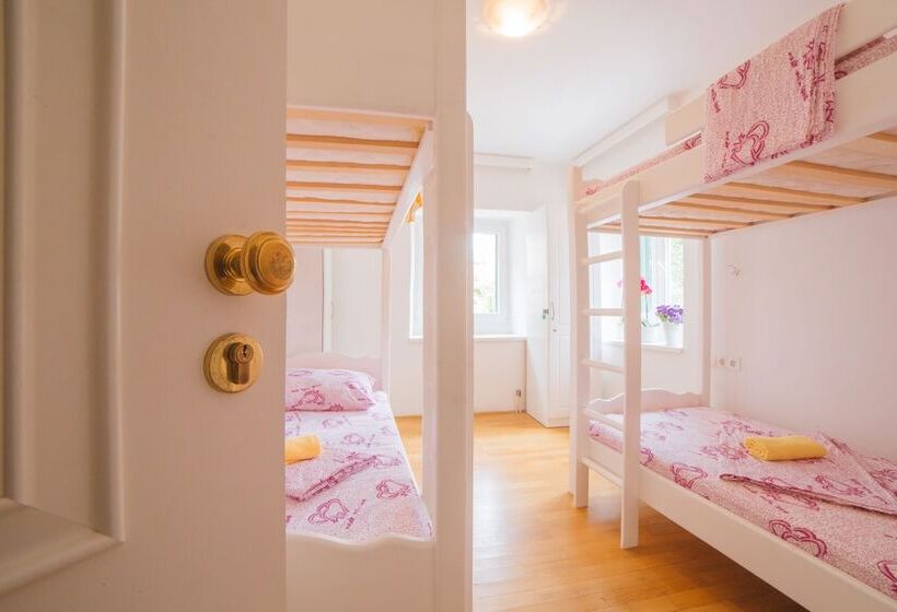 Hostel Marinero   Adults Only