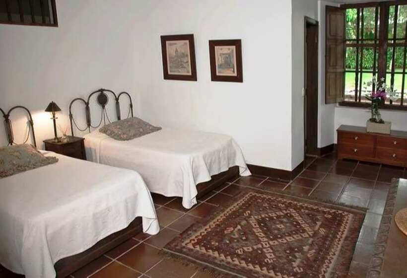 هتل Hacienda Castilla