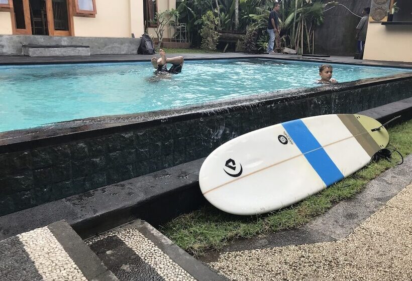 호텔 The Point Surfcamp Bali