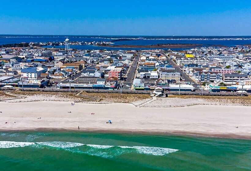 Мотель Boardwalk Sand & Surf Beach Hotel Oceanfront