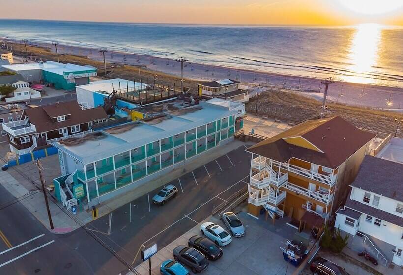 Мотель Boardwalk Sand & Surf Beach Hotel Oceanfront