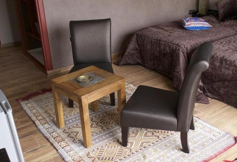 پانسیون Collier De La Colombe