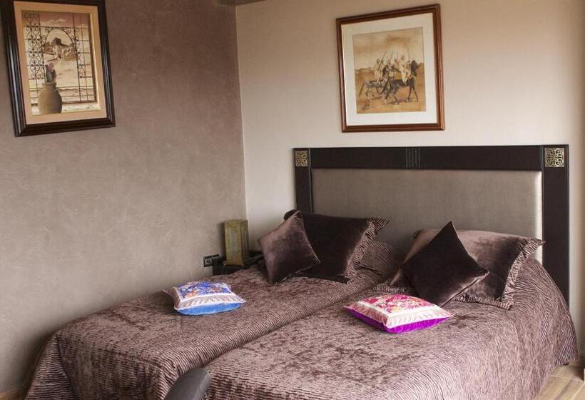 پانسیون Collier De La Colombe