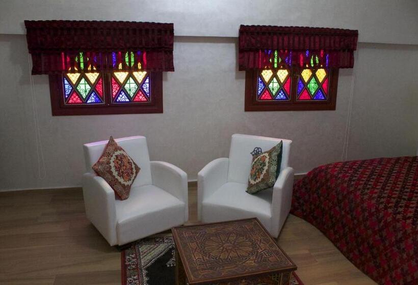 پانسیون Collier De La Colombe