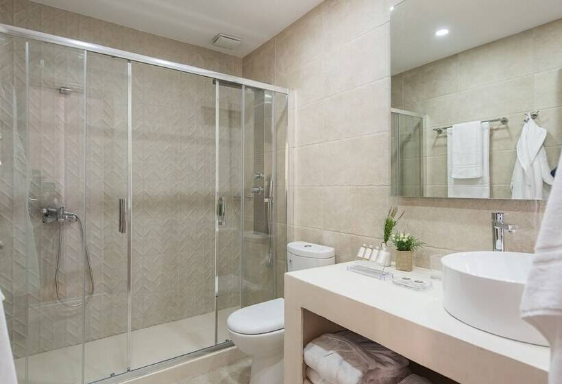 هتل Bluebell Luxury Suites