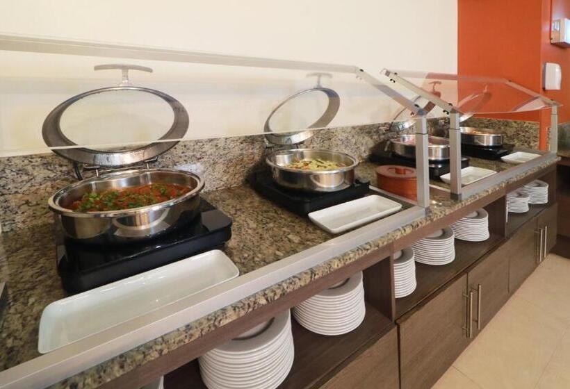 Otel Holiday Inn Express   Tuxpan, An Ihg