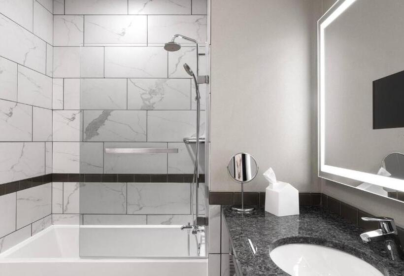 هتل The Current Iowa, Autograph Collection