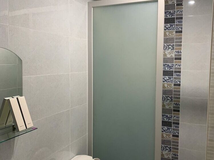 פונדק Kingston Lodge