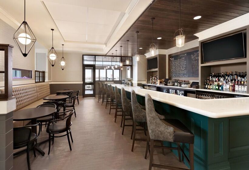 هتل Embassy Suites By Hilton Wilmington Riverfront