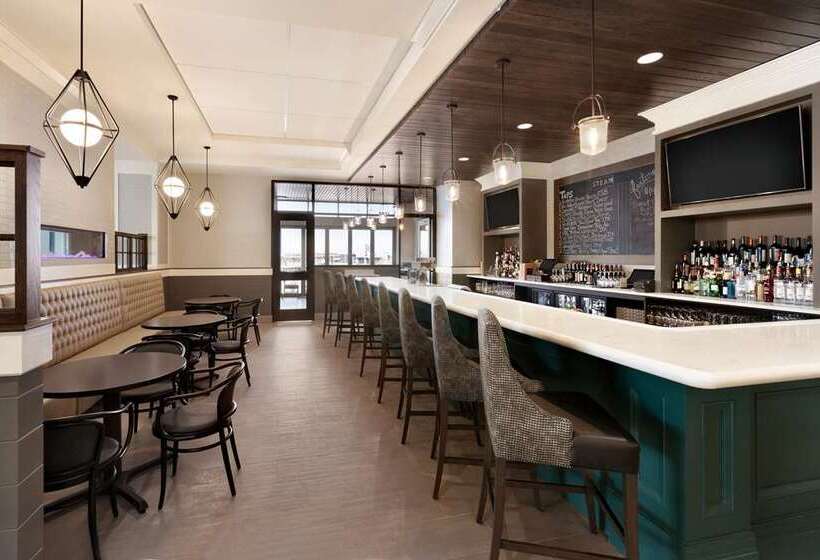 هتل Embassy Suites By Hilton Wilmington Riverfront