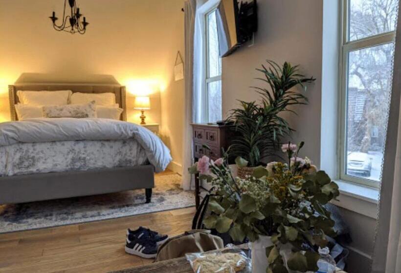 בית מלון כפרי The Farmhouse Inn & Kitchen, 2 Blocks From Downtown Whitefish, Montana