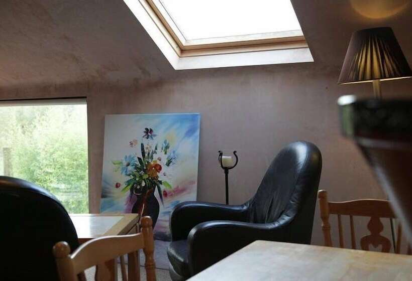 פנסיון The Village Studio Apartments