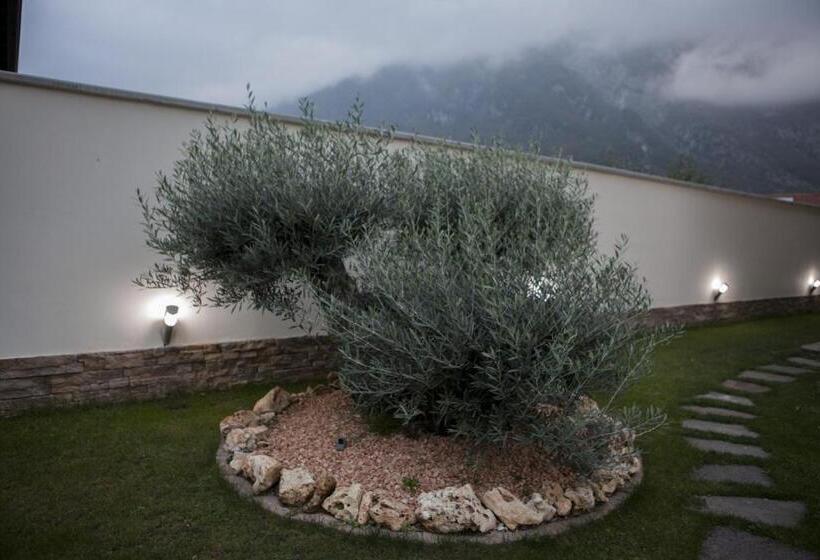 مبيت وإفطار Affittacamere Da Jasmina Venzone