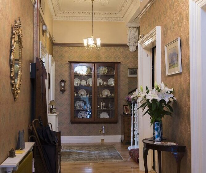 مبيت وإفطار Garvally House