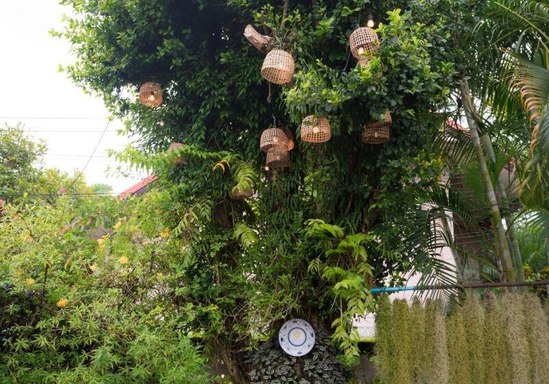 تختخواب و صبحانه Gita's House