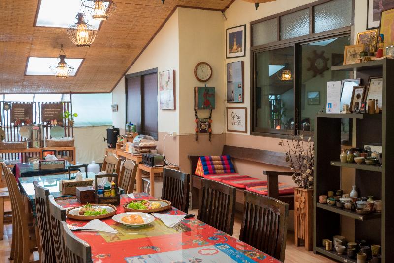 تختخواب و صبحانه Gita's House