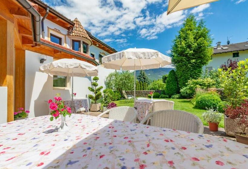 تختخواب و صبحانه Haus Oberhofer