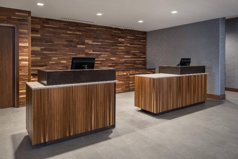 ホテル Courtyard By Marriott Pullman
