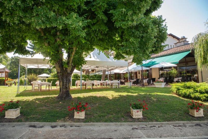 Отель Logis Hôtel Et Restaurant La Bombardière
