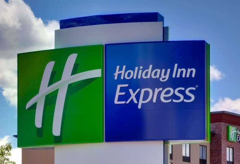 فندق Holiday Inn Express & Suites   Aurora Medical Campus, An Ihg