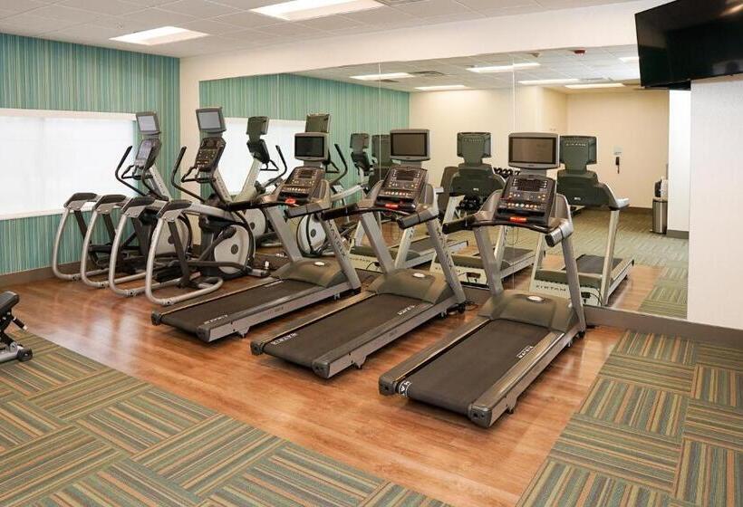 فندق Holiday Inn Express & Suites   Aurora Medical Campus, An Ihg
