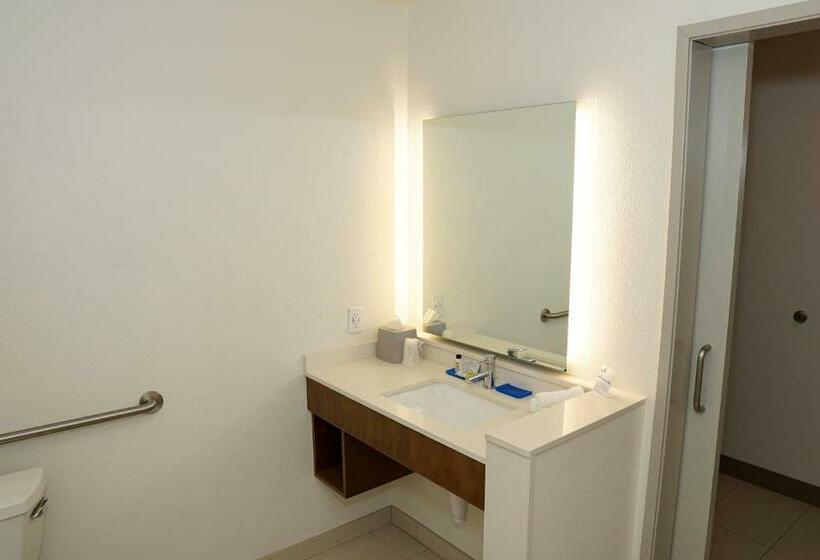 فندق Holiday Inn Express & Suites   Aurora Medical Campus, An Ihg