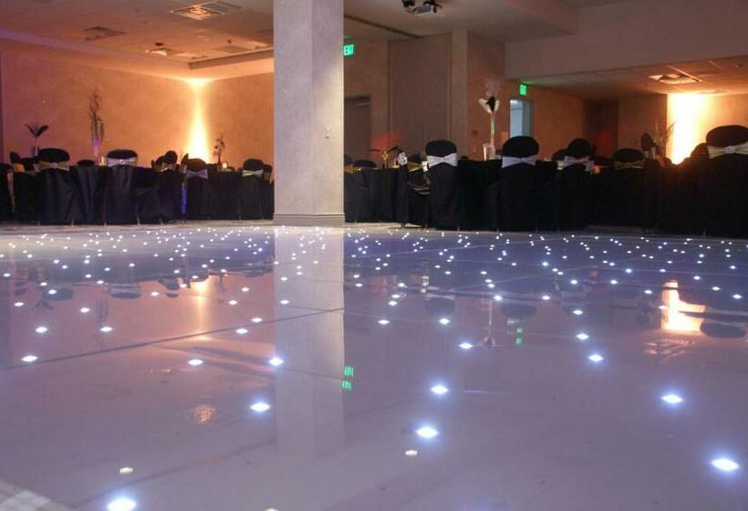 فندق Holiday Inn Express & Suites   Aurora Medical Campus, An Ihg