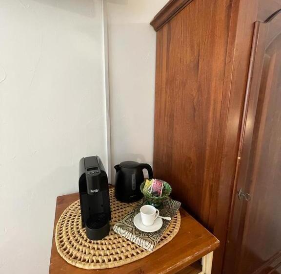 تختخواب و صبحانه Ai Dammusi Rooms