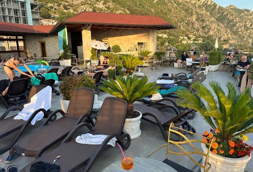 تختخواب و صبحانه Panorama Hotel Central