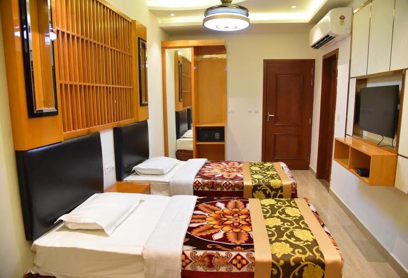 Отель New Anand Palace
