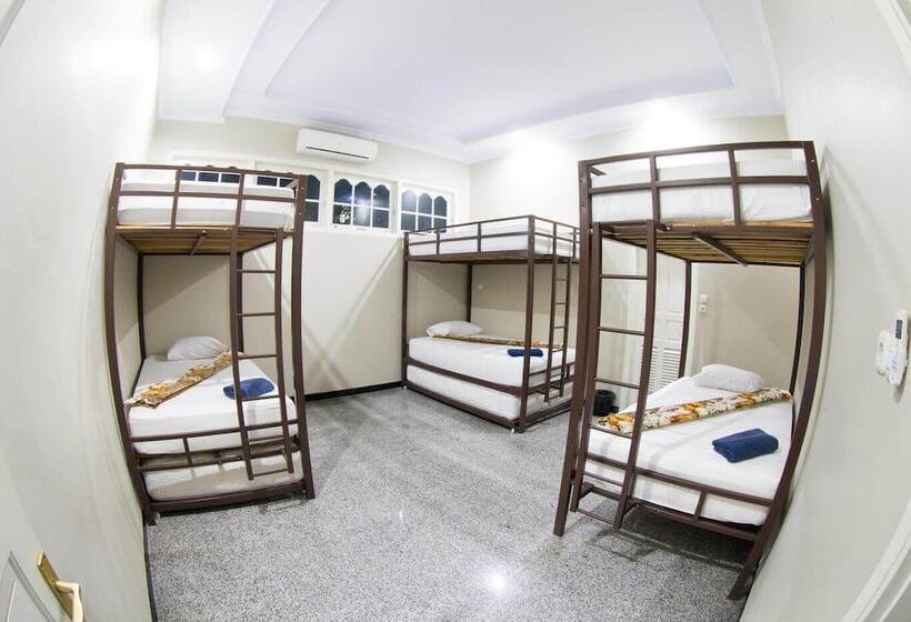 تختخواب و صبحانه Bonsai Surf Lodge   Hostel