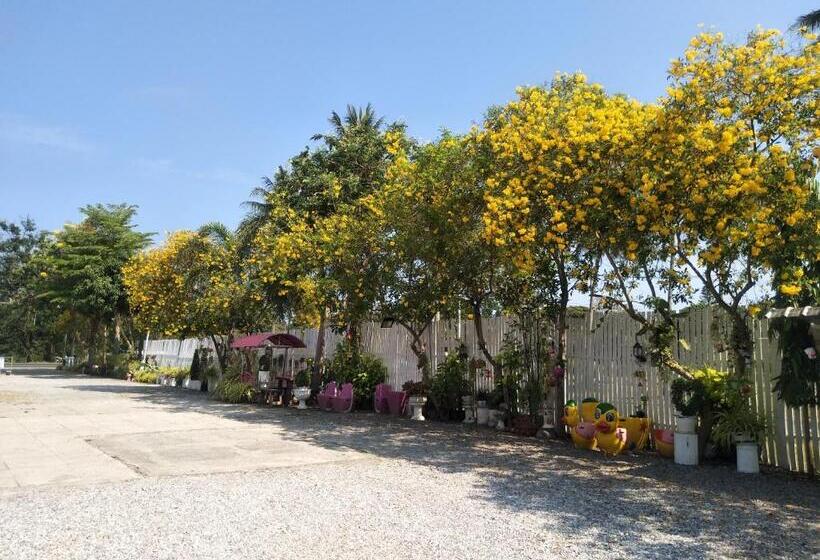 Saan Rak Resort