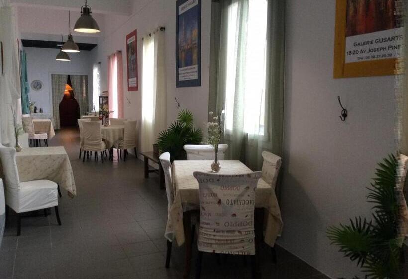 تختخواب و صبحانه The Corner Properties