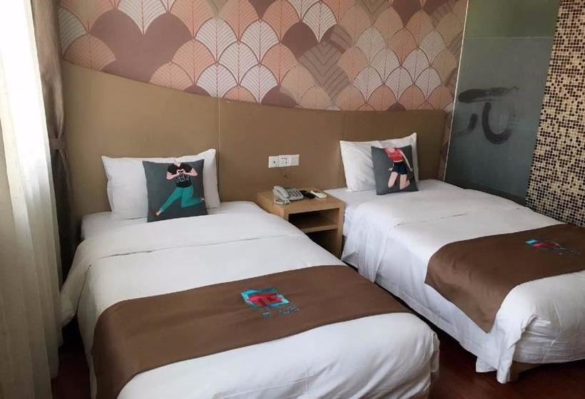 Pai Hotel Heze Railway Station Square