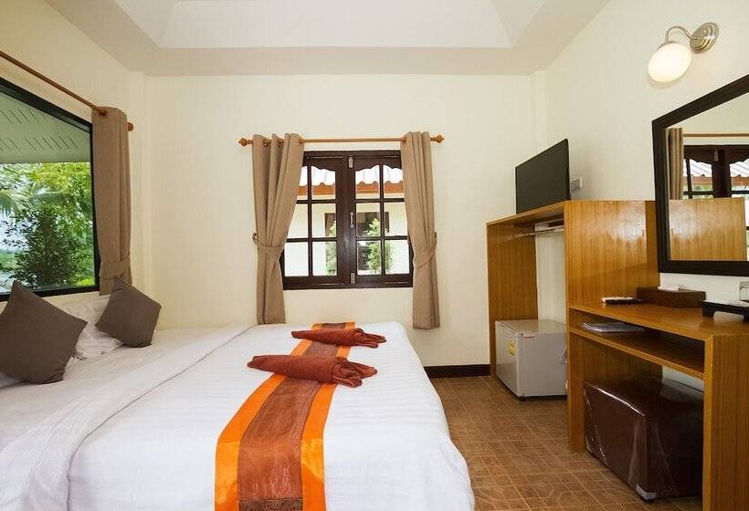 تختخواب و صبحانه Good View Resort
