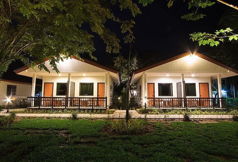 تختخواب و صبحانه Good View Resort