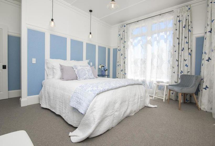 تختخواب و صبحانه Willow S Green