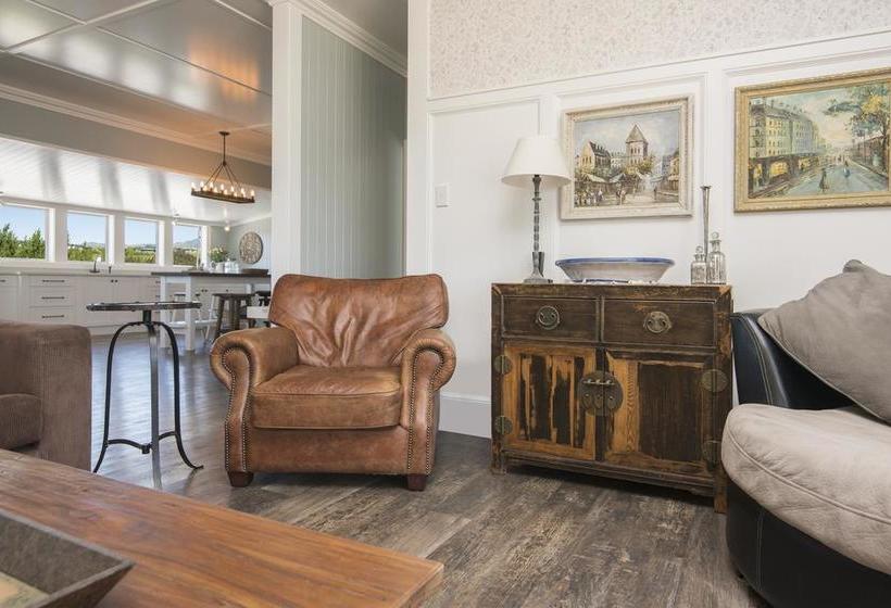 تختخواب و صبحانه Willow S Green