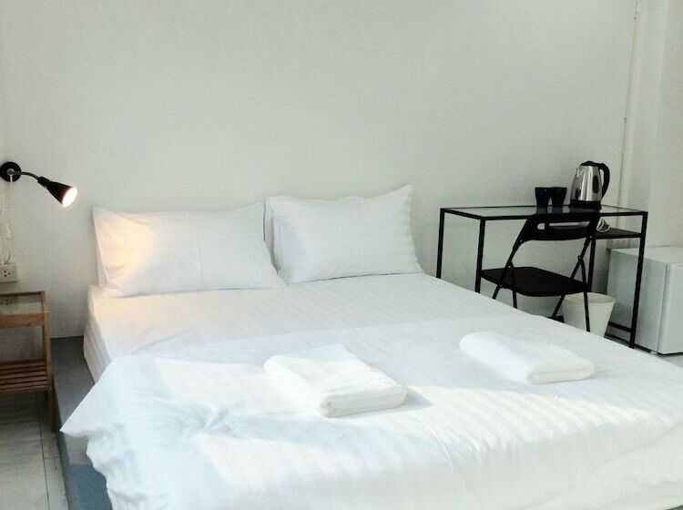 Diamond & Rust Hostel
