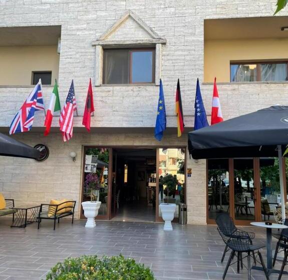 هتل Ambasador Garden