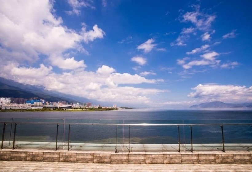 هتل Greentree Inn Dali Erhai Binhai Ave Seaview Business